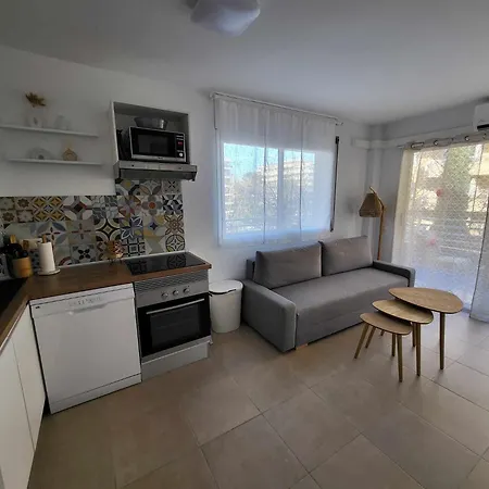 Beautiful With Swimming-pool Салоу